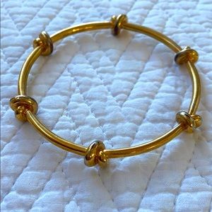 CC SKYE “LOVE ME KNOT” bracelet in gold
